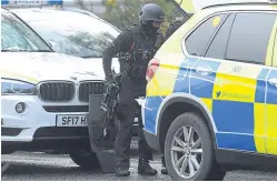  ?? Pictures: Kim Cessford. ?? Above and top: scenes from the police operation on Yarrow Terrace, Menzieshil­l, yesterday.