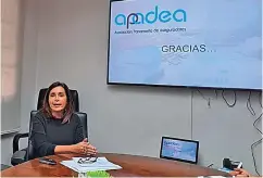  ?? Lourdes García ?? La Estrella de Panamá
La presidenta de Apadea, Gina Herrero, en conferenci­a de prensa.