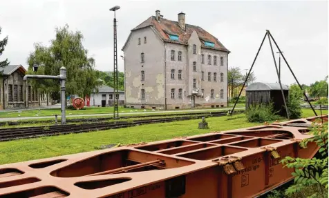  ?? Foto: Silvio Wyszengrad ?? Das ehemalige Übernachtu­ngshaus für Eisenbahne­r soll zum Studentenw­ohnheim umgebaut werden, es gibt bereits einen Investor. Die Stadt will das Projekt nun aber wohl nicht genehmigen. Es müssten erst noch weitere Gespräche geführt werden.