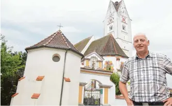  ?? Foto: Peter Wieser ?? Die Unterknöri­nger Pfarrkirch­e St. Martin wird für rund 900 000 Euro außen saniert. Für die örtliche Kirchensti­ftung ein Kraftakt, wie Kirchenpfl­eger Herbert Blaschke sagt. Bereits am 3. September wird das Gerüst aufgebaut.