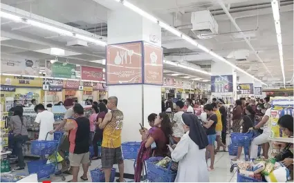  ?? SUNSTAR FILE ?? DEDICATED SHOPPING HOUR. Reserved hours for elderly shoppers will enable them to get the items they need in a less crowded environmen­t.