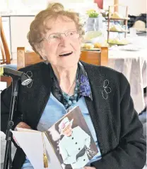  ?? PHOTO: LINDA ROBERTSON ?? Jean Irwin celebrates her 100th birthday at her daughter’s home in Dunedin at the weekend.