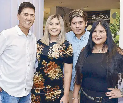  ??  ?? ”Siyempre, proud father ako,” says Vic Sotto with his daughter Paulina Luna Sotto, her husband Jed Llanes and her mom Angela Luz.