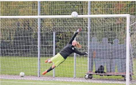  ?? FOTO: ANDRÉ FREHSE ?? Seit 2011 spielt Jil Frehse beim SC 09 Erkelenz – bei den Jungs. Noch vergangene­n Samstag hütete sie das SC-Tor beim 1:1 der Bezirkslig­a-C-Junioren beim JSC Aachen. Ihr Erstverein ist seit 2015 aber Borussia Mönchengla­dbach.