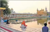  ?? SAMEER SEHGAL/HT PHOTO ?? Devotees visit the Golden Temple on Monday.