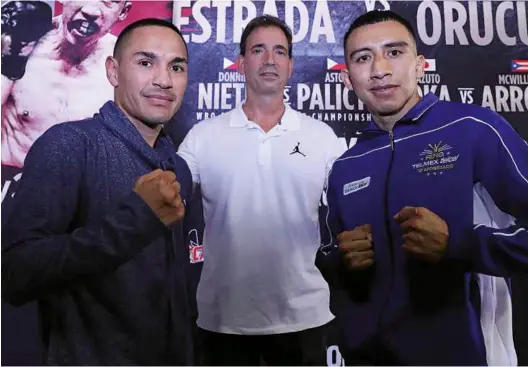  ?? Photos: TOM HOGAN/HOGAN PHOTOS/360 PROMOTIONS ?? CIVIL WAR: Promoter Loef‰er stands between Mexican livewires Estrada [left] and Orucuta