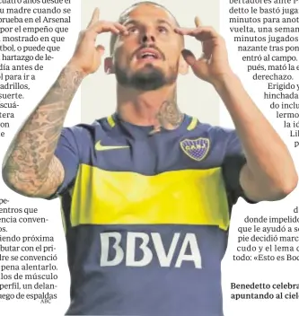  ?? ABC ?? Benedetto celebra uno de sus goles apuntando al cielo