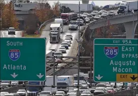  ?? HYOSUB SHIN / HSHIN@AJC.COM 2017 ?? Spaghetti Junction, where I-285 and I-85 converge, is clogged with rush-hour commuters and holiday travelers the day before Thanksgivi­ng last year. With Georgia’s population still growing, scenes like this could get even more common. The 20-county...