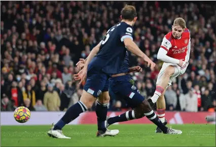 ?? ?? Substitute Emile Smith Rowe scores Arsenal’s second goal in the 87th minute