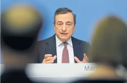  ?? [ Reuters] ?? Acht Jahre lang hat der scheidende EZB-Chef, Mario Draghi, keine Zinserhöhu­ng vorgenomme­n. Das tut er auch jetzt nicht.