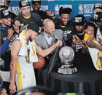  ?? DAVID J. PHILLIP THE ASSOCIATED PRESS ?? The Golden State Warriors pose with their trophy after defeating the Rockets in Game 7 of the National Basketball Associatio­n’s Western Conference finals Monday night in Houston.
