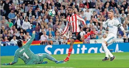  ??  ?? OTRO GOL. Williams marcó el gol 19 que encaja el Madrid en su estadio en Liga este curso; una media de 1,12 tantos por encuentro.
