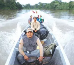  ??  ?? MISIÓN. Un equipo especial del Ministerio de Justicia patrullan el territorio indígena, con el fin de proteger la integridad de su cultura.