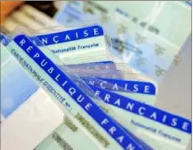  ?? (Photo AFP) ?? Le nouveau fichier réunit dans une seule base les données des détenteurs d’un passeport et d’une carte d’identité.