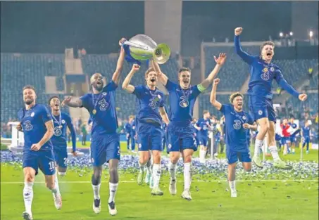  ?? GETTY IMAGES ?? Chelsea players celebrate after winning the UEFA Champions League beating Manchester City in the final at Estadio do Dragao in Porto on Saturday.