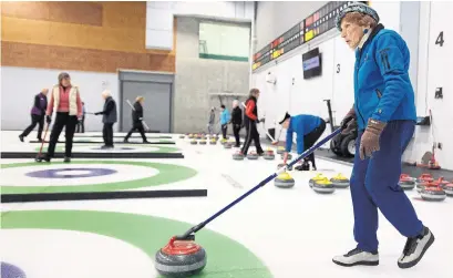  ?? JENNIFER GAUTHIER STARMETRO ?? Having just passed her 100th birthday, Lola Holmes, pictured at the Vancouver Curling Club, is the oldest active curler in Canada.