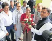  ??  ?? UPA’s presidenti­al candidate Meira Kumar meeting SP chief Akhilesh Yadav and Congress leaders and (right) BSP chief Mayawati during Kumar’s visit to Lucknow on Friday.