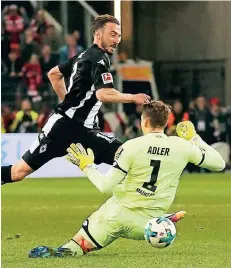  ?? FOTO: IMAGO ?? Die womöglich größte Chance auf einen „Lucky Punch“in der aktuellen Saison vergab Josip Drmic vergangene Woche gegen den Mainzer René Adler.