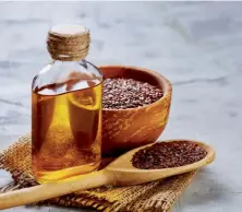  ??  ?? LAS SEMILLAS DE LINO son la fuente vegetal más rica en omega 3 –que también puedes tomar en aceite– y que protege a tu piel de agentes externos.
