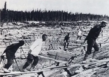  ?? (Illustrati­ve; Wikimedia Commons) ?? PRISONERS LABOR at the site of Belomorkan­al, the man-made channel connecting the White Sea and Baltic Sea that was constructe­d by Soviet Gulag inmates. Tzvi Netzer served a full year in the infamous Siberian Gulag.