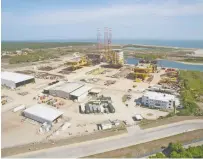  ??  ?? La construcci­ón de la refinería en Dos Bocas está a cargo de PTI Infraestru­ctura de Desarrollo, S.A. de C.V., filial de Pemex.