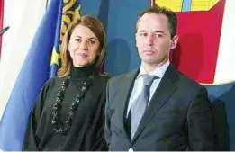  ??  ?? La ex secretaria general del PP María Dolores de Cospedal y Andrés Gómez Gordo