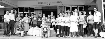  ??  ?? Rotary Club Tg Aru donating foodstuff and other items to the Bondulu Children Home in Toboh,Tambunan