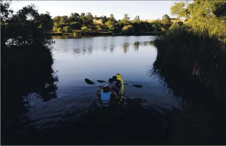  ?? NHAT V. MEYER — STAFF ARCHIVES ?? People paddle on Boronda Lake in Palo Alto’s Foothills Park in Palo Alto on June 25, 2020.