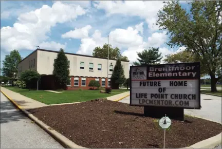  ?? TYLER RIGG — THE NEWS-HERALD ?? The former Brentmoor Elementary School in Mentor, shown here in August, was purchased by Life Point Church.