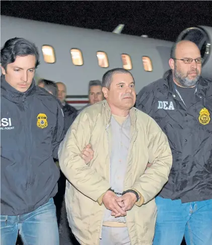  ?? AP ?? Arresto. El Chapo Guzmán, el 19 de enero de 2017, al arribar a Estados Unidos extraditad­o desde México.