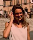  ??  ?? ● 1
Elena Vallortiga­ra salta in un’esibizione in Piazza del Campo a Siena Una passeggiat­a a cavallo nei dintorni di Siena ● La vicentina ieri a passeggio nel centro città, con un vestito cucito da mamma Lia ● Elena durante una seduta di agopuntura 3 4...