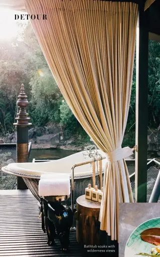  ??  ?? Bathtub soaks with wilderness views