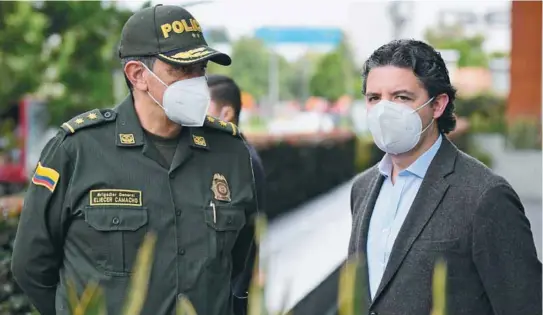  ?? Gustavo Torrijos ?? El general Eliécer Camacho llegó a la Policía de Bogotá, mientras que Aníbal Fernández es el nuevo secretario de Seguridad./