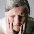  ?? FOTO: WESTEND61/JAN TEPASS ?? Je älter man wird, desto höher ist die Wahrschein­lichkeit, an Demenz zu erkranken.