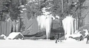  ?? RUSTIC MAKWA DEN ?? Rustic Makwa Den offers tours of ice-covered sea caves near Red Cliff on the Bayfield peninsula.