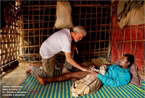  ??  ?? Visites médicales dans le camp 3 : le « Docteur Jacques » consulte à domicile.