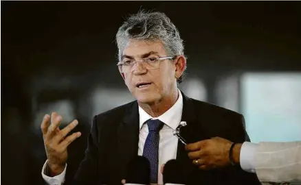  ?? José Cruz- 19.nov.14/Agência Brasil ?? O ex-governador da Paraíba Ricardo Coutinho, que articulou apoio do PSB ao PT no Nordeste