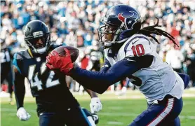  ?? Brett Coomer / Staff photograph­er ?? When they met last December, Texans wide receiver DeAndre Hopkins, right, latched onto a TD reception in front of Jaguars cornerback Jalen Ramsey.