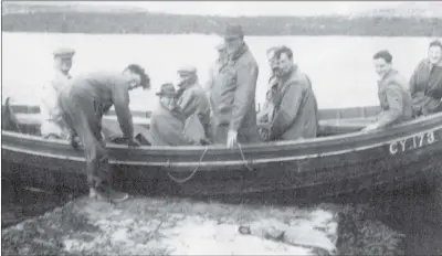  ??  ?? Ferryman Ewan Nicolson, second left, prepares to take buyers from Benbecula to North Uist across the North Ford.