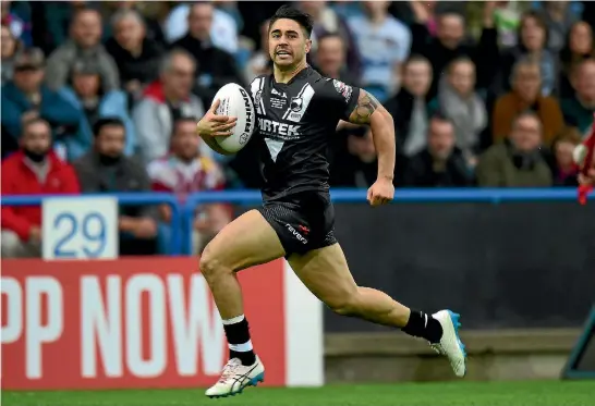  ?? PHOTO: GETTY IMAGES ?? Shaun Johnson races in for a try in New Zealand’s one-point win over England at Huddersfie­ld.