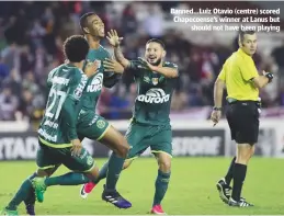  ??  ?? Banned...Luiz Otavio (centre) scored Chapecoens­e’s winner at Lanus but should not have been playing