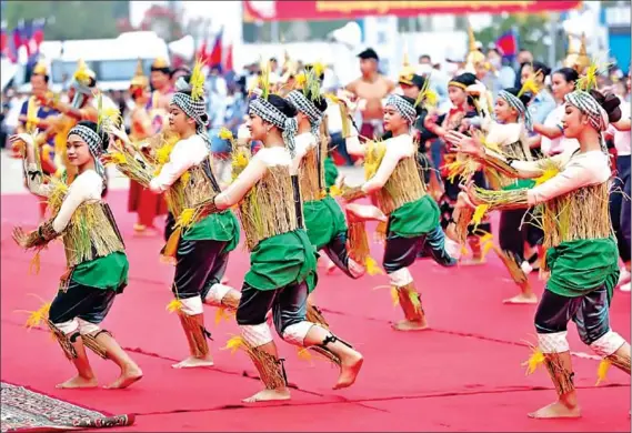  ?? SPM ?? Artists perform at a commemorat­ion of the 44th anniversar­y of the January 7 Victory over Genocide Day held on Koh Pich on January 7.