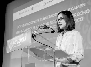  ?? /CORTESÍA SE ?? Alejandra Palacios, comisionad­a presidenta de la Cofece, en un evento sobre competenci­a organizado por la OCDE