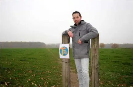  ?? FOTO FILIP SPOELDERS ?? Wim toont ook zijn eigen gemeente, Lint. Hij wil lotgenoten uit de sector een steuntje geven.