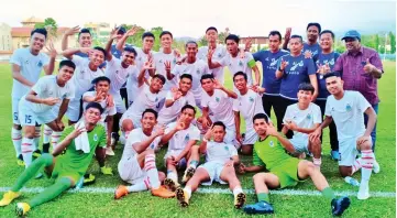  ??  ?? THREE POINTS IN THE BAG: Sabah under-19 squad clinched their first win in Group B of the Youth Cup after a 2-1 win over Negeri Sembilan at the Penampang Stadium yesterday.