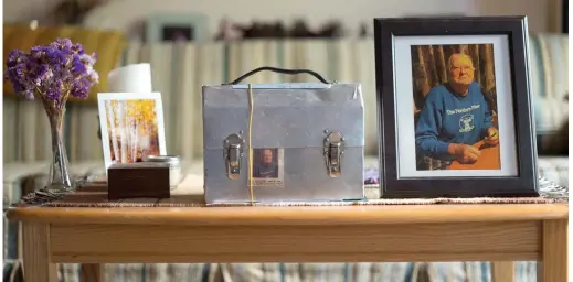  ?? MATHEW MCCARTHY PHOTOS WATERLOO REGION RECORD ?? A photo of Moe Salo sits next to a metal lunch box that holds his cremated remains. His wife Maxine keeps the memorial at the home they shared in Elliot Lake.