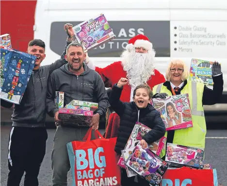  ??  ?? MORE than £10,000 of gifts have been bought for a toy appeal.
The money was raised through a bonus ball scheme for the Discover Opportunit­ies Christmas Toy Appeal which aims to help families in need.
Liam Fullerton, business partner with Tayglass...