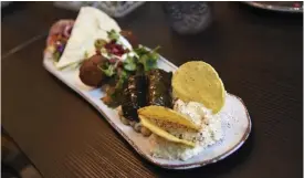  ?? FOTO: EMMA STRÖMBERG/SPT ?? På den nyöppnade libanesisk­a restaurang­en Zeytuun serveras bland annat meze.