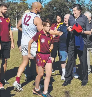  ??  ?? Former VFL player Bernie Massey (right) shakes hands with players at Salk Oval.