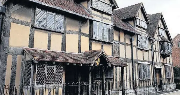  ??  ?? ●● William Shakespear­e’s birthplace and the place where he spent the first five years of his married life with Anne Hathaway